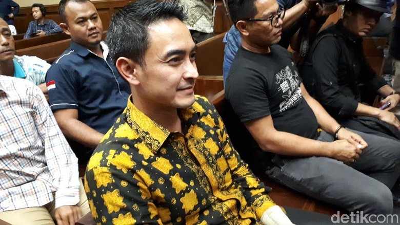 Ini Daftar Penyetor Fee ke Zumi Zola: Asiang, Aliang, hingga Ateng Ini Daftar Penyetor Fee ke Zumi Zola: Asiang, Aliang, hingga Ateng
