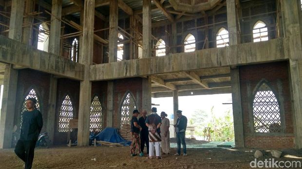 Geliat Warga Selamatkan Masjid Agung Panjalu Ciamis