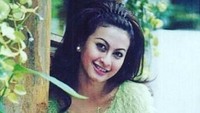 Sinetron Jinny oh Jinny ditayangkan pada tahun 1997 saat Diana Pungky berusia 23 tahun. Pada zaman dulu ia terkenal dengan jin centil yang menyukai manusia, Indra Bruggman. Foto: Dok. Instagram/_dianapungky_