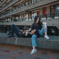 Karenanya, Kimberly dan Edward juga memilih busana yang kasual. Bukan dress dan jas, mereka lebih banyak memakai t-shirt dan celana jeans. Foto: Dok. Instagram @kimbrlyryder