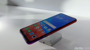 OPPO F9 menjalankan sistem operasi ColorOS 5.2 yang berbasis Android 8.1 Oreo, dengan dilengkapi fitur Smartbar dan Google Lens. untuk memberikan pengalaman yang Iebih cepat dan menyenangkan. (Foto: detikINET/Adi Fida Rahman)