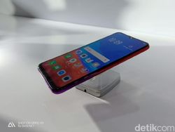 Pesona OPPO F9 yang Menggoda Mata