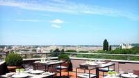 La Terrasse Cuisine 7 Lounge di Roma juga punya pemandangan matahari terbenam yang keren. Paling enak menikmatinya sambil menyesap cocktail. Foto: Istimewa