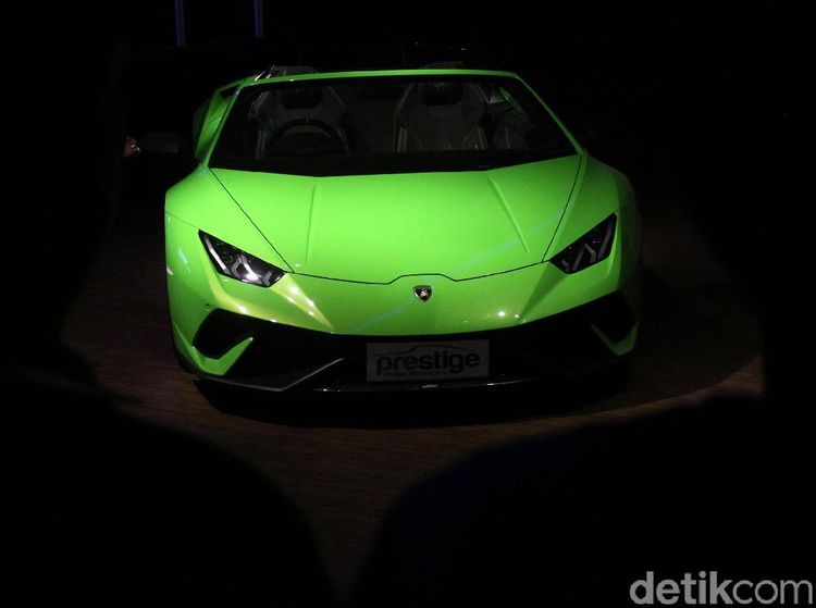 Banteng Anyar Lamborghini Meluncur di Jakarta