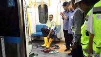 Pantauan di Stasiun MRT Bundaran HI, Jakarta, Kamis (23/8/2018), rangkaian kereta MRT yang diuji coba Anies tiba di Stasiun Bundaran HI pukul 09.24 WIB.