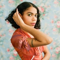 Seperti wanita berbulu lebat kebanyakan, Cristal Veras pernah mencoba bercukur. Apalagi, ia punya latar belakang Latin yang wanitanya dikenal rajin merawat diri. Foto: Heather Hazzan/Allure