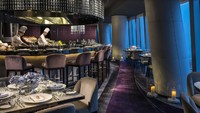 Selain bisa menikmati seafood, di Restoran Catch, China ini juga bisa melihat aksi chef hebat saat membuat menu seperti platter seafood. Restoran ini berlokasi di lantai 100 Hotel Four Seasons. Wow! Foto: Istimewa