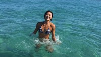 Usai tanding voli pantai di Florida, Akiko langsung nyebur dan merasakan air laut Florida, AS. (Instagram/@akikohaseg)