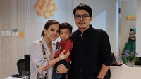 Sebelumnya dalam program bayi tabung, ia mendapatkan seseorang anak laki-laki yang bernama Muhammad Kanaka Ratinggang. Foto: Dok. Instagram/tya_ariestya