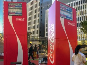 Ini Dia Volley Vending Machine yang Sengaja Dibuat dengan Tinggi 3 Meter!