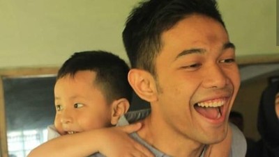 Keakraban Pemain Bulu Tangkis Fajar Alfian dan Adiknya