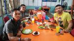 Intip Momen Makan Yama Carlos dan Arfita Dwi Putri