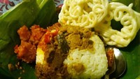 Nasi ponggol jadi pilihan sarapan enak warga Tegal. Cukup bayar Rp 3.000 - Rp 5.000 per bungkus. Foto : Instagram @popusalad