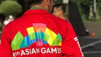 Belum lama ini Indonesia menggelar Asian Games 2018. Jelang digelarnya acara, Jokowi kerap memakai jaket Asian Games sebagai sarana promosi event olahraga terbesar Asia itu. (Foto: Instagram)