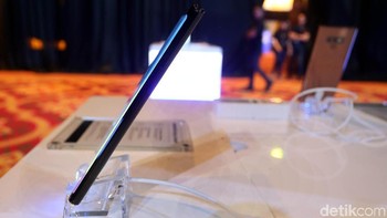 Galaxy Note 9 akan hadir dalam warna midnight black, metallic copper, dengan warna S Pen yang sama serta ocean blue dengan S Pen berwarna kuning. Foto: detikINET/Rengga Sancaya