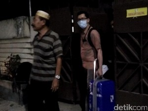 Geledah Rumah Rekan Steffy Burase, KPK Bawa Koper dan Kardus