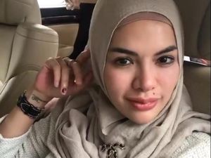 Nikita Mirzani Masih Belajar Istiqomah Pakai Hijab
