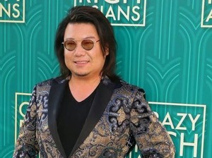 3 Fakta tentang Penulis Crazy Rich Asians