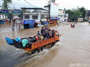 Meredupnya Bisnis di India Akibat Banjir