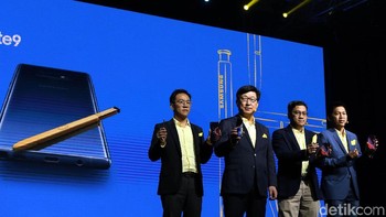 Galaxy Note 9 hadir dengan frame alumunium premium. Sedangkan bagian depan dan belakang berlapis kaca dan dilindungi Gorilla Glass 5. Foto: detikINET/Rengga Sancaya
