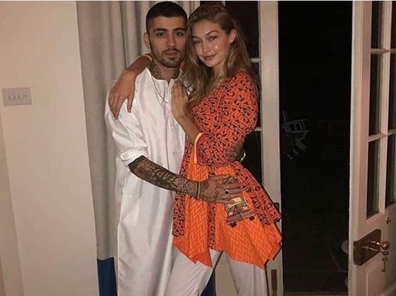 Bikin Meleleh! Zayn Malik Pakai Gamis Rayakan Idul Adha Bareng Gigi Hadid Bikin Meleleh! Zayn Malik Pakai Gamis Rayakan Idul Adha Bareng Gigi Hadid