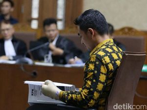 Zumi Zola Terancam 20 Tahun Penjara