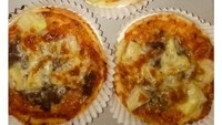 Hari ini kami membuat Pizza mini utk Anak2 penderita Kanker di Rumah Singgah RUMAH KITA, tulis Bella di keterangan foto. Nampak pizza mungil dan sehat buatan Bella dan teman-temannya.Foto: Instagram bellasaphiraofficial 