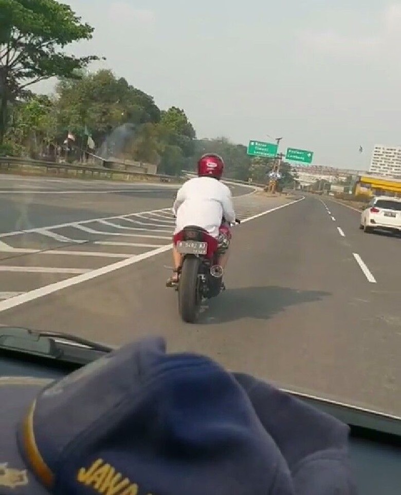 Motor masuk tol. Foto: Istimewa Motor masuk tol. Foto: Istimewa