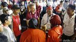 Gaya Menteri Jokowi Tonton Panjat Tebing Asian Games