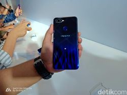 Pesona OPPO F9 yang Menggoda Mata
