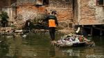 Sampah di Kali Ciliwung Terus Dibersihkan
