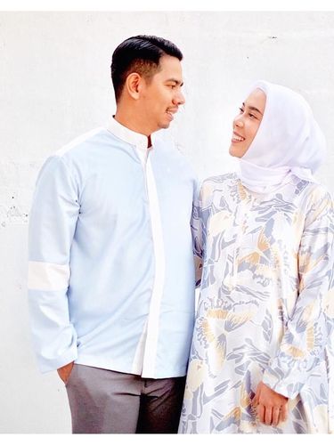 Lebaran Pertama Pakai Hijab, Ini Gaya Nikita Mirzani dan Fitrop