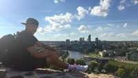 Wisnu juga pernah berkunjung ke Lithuana. Keren juga fotonya! (arki_wisnu33/Instagram)