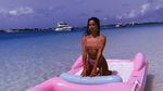 Pantai dan Cantiknya Model Victorias Secret, Shanina Shaik