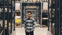 Foto: Jalan-jalan santai sambil belanja, kenapa tidak? Ini gaya Anthony Ginting di IKEA Alam Sutera Tangerang (@sinisukanthony/Instagram)