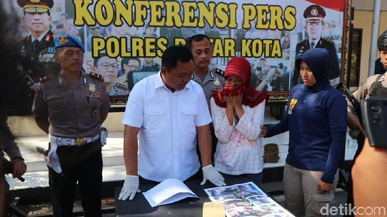 Tilap Uang Kurban, Emak-emak di Tulungagung Diamankan Polisi Tilap Uang Kurban, Emak-emak di Tulungagung Diamankan Polisi