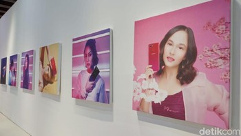 Foto-foto brand ambasador OPPO dipajang. (Foto: detikINET/Adi Fida Rahman)