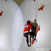 Keduanya unggul dari China saat semifinal. Bertanding dengan teman sendiri di final, baik Aries maupun Puji tetap memberikan yang terbaik untuk Indonesia. Foto: Rachman Haryanto