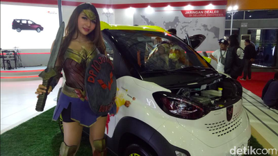 Wonder Woman Beraksi di GIIAS Makassar