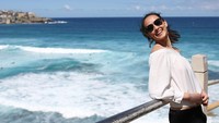 Belum lengkap wisata ke Australia tanpa mampir ke Bondi Beach di Melbourne. Ini foto Farah di Bondi Beach (farahann94/Instagram)