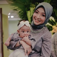 Saat menjadi pramugari di salah satu maskapai terbesar di Indonesia, Nurul pernah tampil sebagai perwakilan model bersama pramugari dari mancanegara. Foto: Instagram/nuurulzafitra