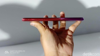 Baterai F9 berkapasitas 3.500 mAh yang dibekali VOOC Flash Charge. (Foto: detikINET/Adi Fida Rahman)