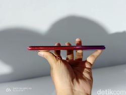 Pesona OPPO F9 yang Menggoda Mata
