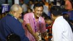 Gaya Menteri Jokowi Tonton Panjat Tebing Asian Games