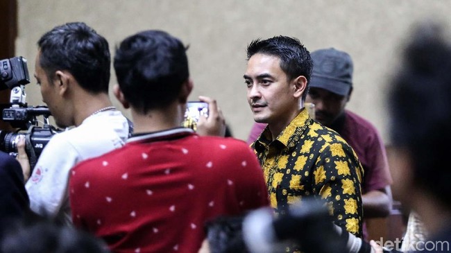 Mahalnya Action Figure yang Dibeli Zumi Zola