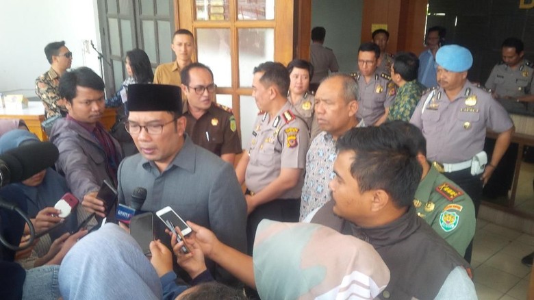 Perpres Turun, Ridwan Kamil Kejar Pekerjaan LRT Bandung Raya Perpres Turun, Ridwan Kamil Kejar Pekerjaan LRT Bandung Raya