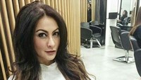 Kini umurnya sudah 44 tahun lho namun ia tetap terlihat cantik dan awet muda. Foto: Dok. Instagram/_dianapungky_