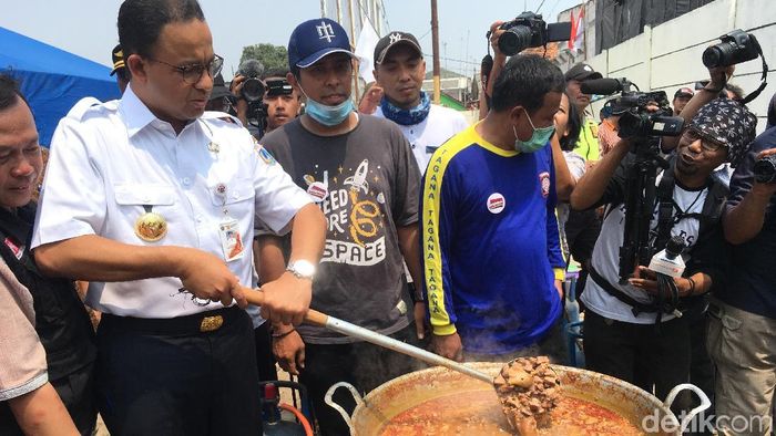 Foto: Gubernur DKI Jakarta Anies Baswedan mengunjungi Dapur Kurban di Jakarta Utara. (Indra-detikcom) Foto: Gubernur DKI Jakarta Anies Baswedan mengunjungi Dapur Kurban di Jakarta Utara. (Indra-detikcom)