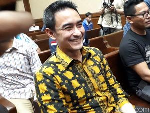 Siasat Zumi Zola: Lantik Orang Kepercayaan Loyal, Royal, dan Total