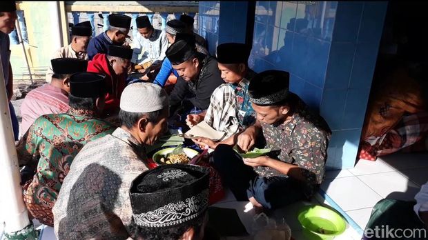 Menengok Aliran Thoriqot Syathoriyah di Magetan Salat Id Hari Ini